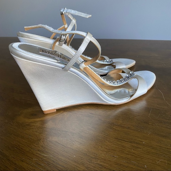 Badgely Mischka Wedding Bridal Shoe 8M Satin - Picture 4 of 8